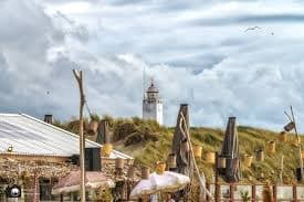 Noordwijk aan Zee, breed zandstrand en boulevard